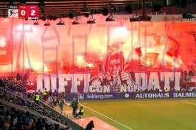 拜仁严惩烟火行为并关闭南看台，球迷俱乐部怒批极端球迷